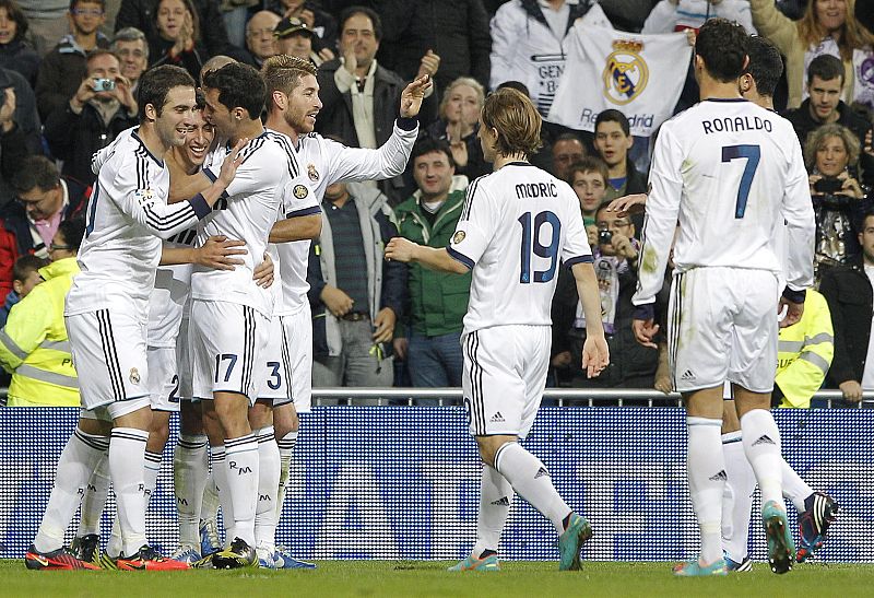 El Madrid golea al Zaragoza con lo justo