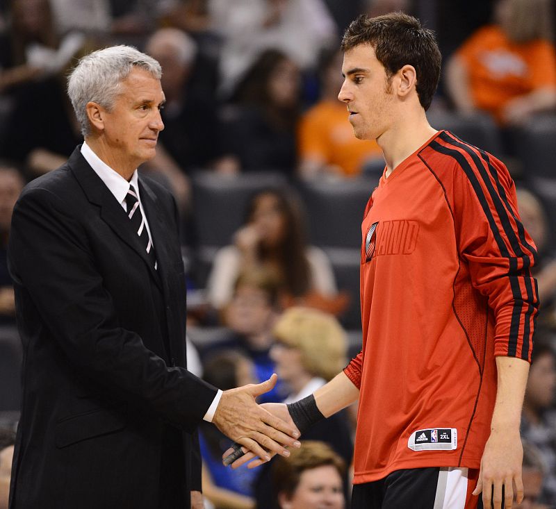 Víctor Claver debuta con victoria de su equipo en Houston