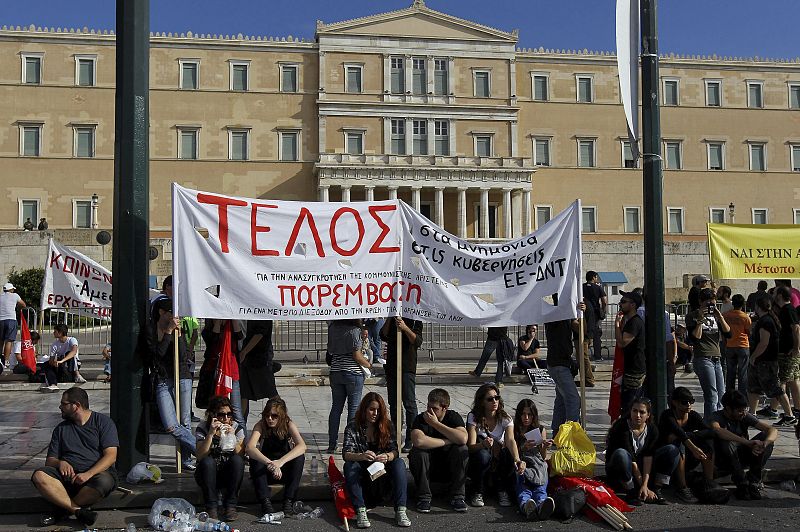 El Parlamento de Grecia aprueba el nuevo plan de austeridad exigido por la 'troika' para  el rescate