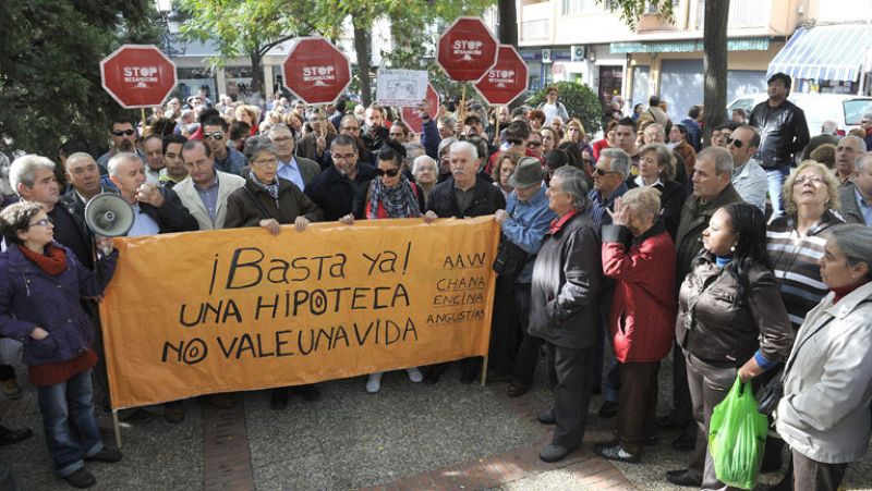 Gobierno y PSOE acuerdan pactar cuanto antes una reforma para frenar los desahucios