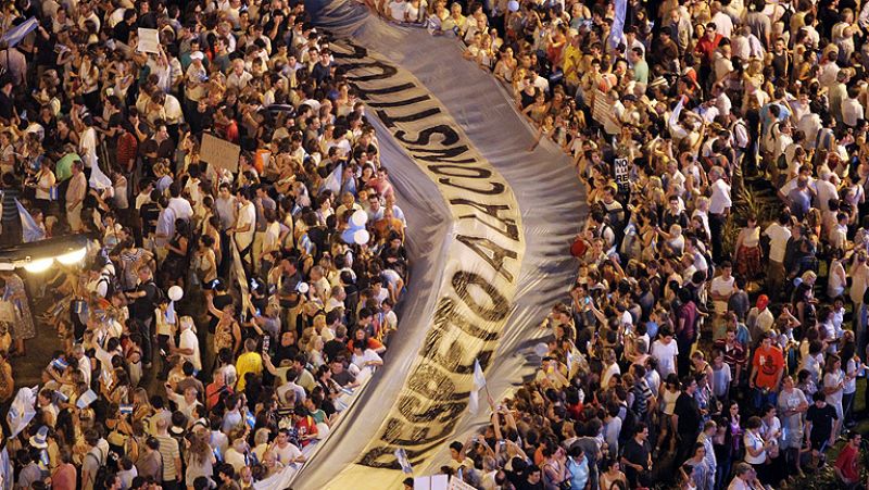 Multitudinaria protesta en Argentina contra una posible reforma de la Constitución