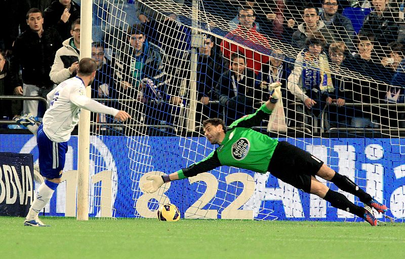 Lluvia de goles en La Romareda con remontada del Zaragoza