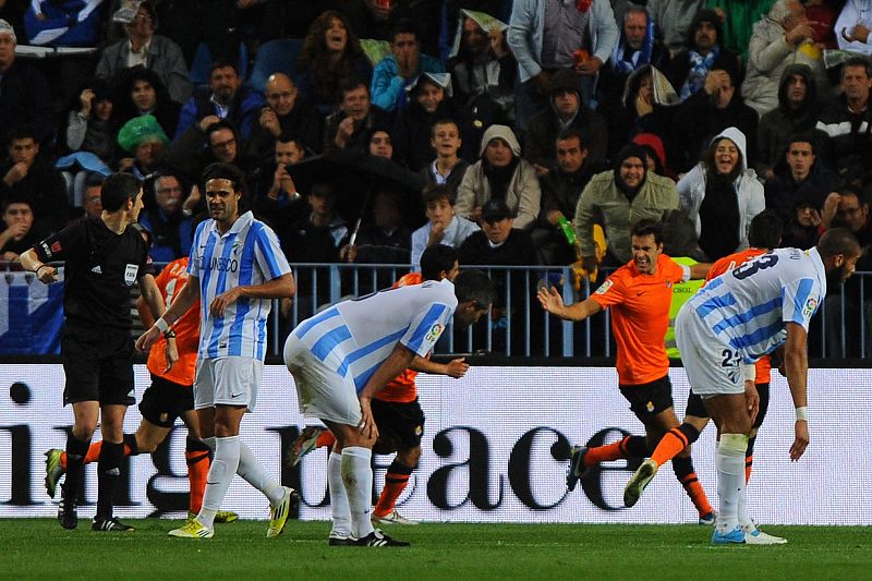 El Málaga encalla en Liga y la Real se oxigena