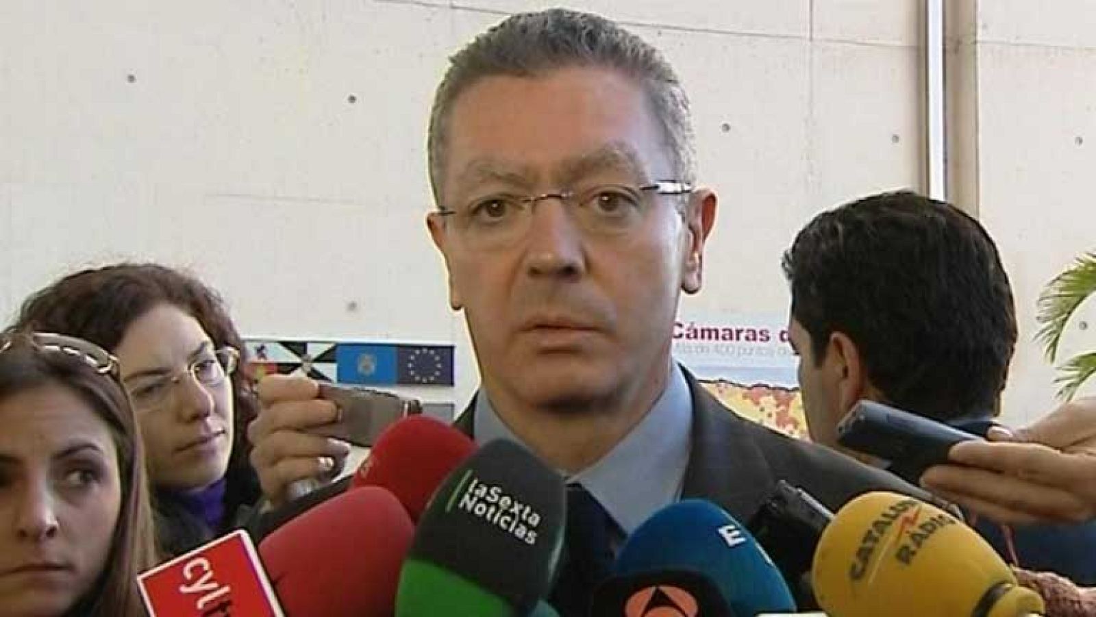 Gobierno y PSOE se reúnen para buscar medidas sobre los desahuci