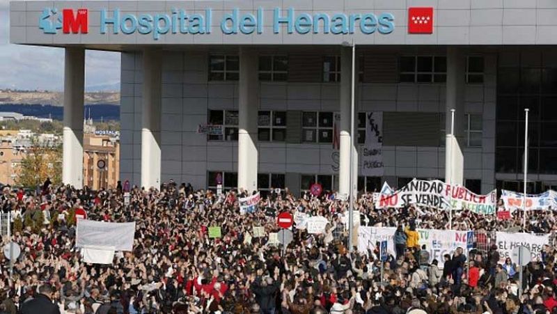 Protestas en Barcelona y Madrid en defensa de la sanidad pública y contra los recortes