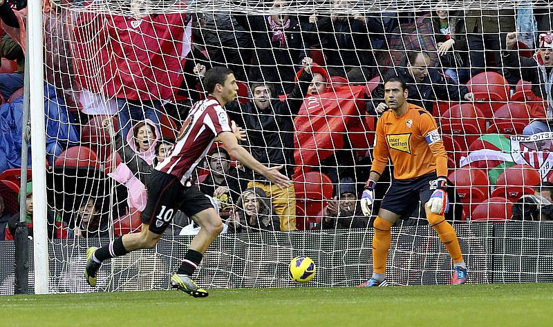 El Athletic toma aire a costa del Sevilla