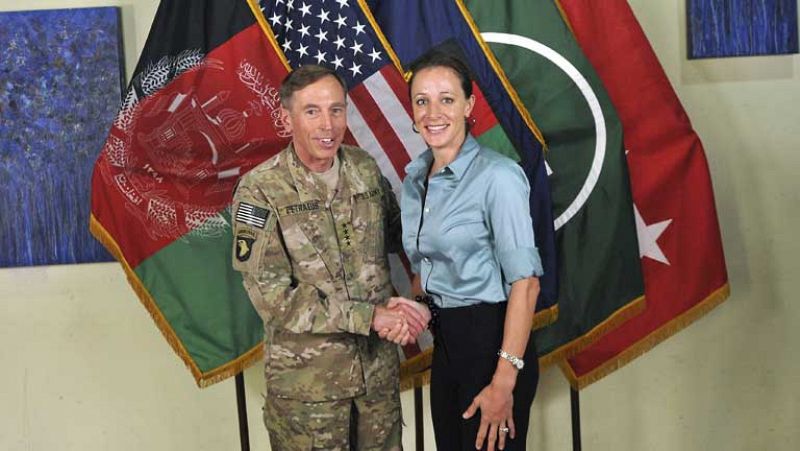 Los celos de la amante del director de la CIA provocaron la investigación contra Petraeus