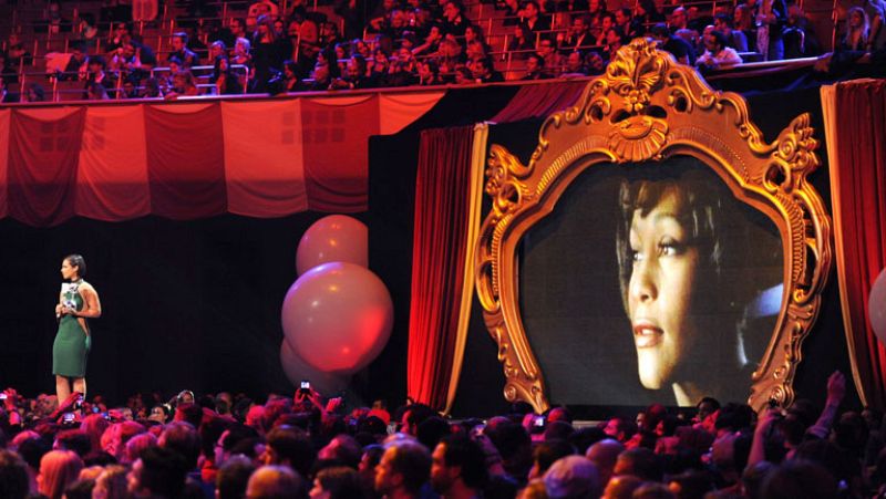 Taylor Swift y Justin Bieber triunfan en los premios europeos de MTV