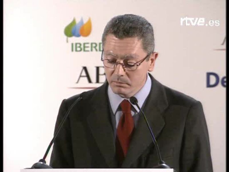 Gallardón defiende con vehemencia a Rajoy como el mejor candidato para liderar el PP