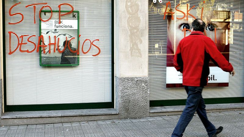 El Gobierno aprobará medidas para frenar los desahucios sin apoyo del PSOE