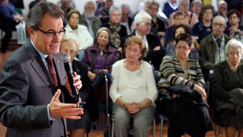 Mas insiste en el soberanismo incluso sin mayoría absoluta y el PSC insta a la "rebelión"