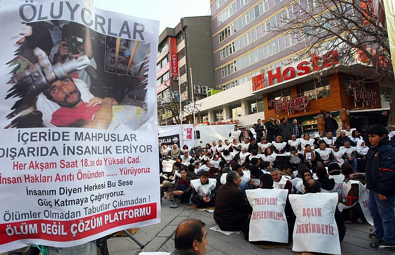 Turquía abre la puerta a negociar con el PKK tras finalizar la huelga de hambre de los presos kurdos