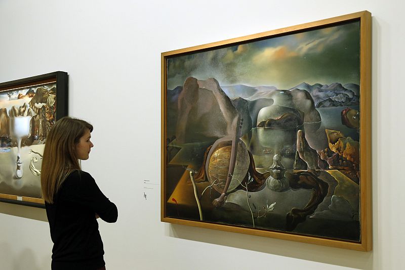 Dalí exhibe su "bulimia creativa" en una gran retrospectiva en París