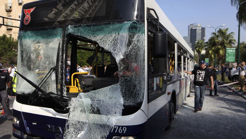 Una decena de heridos en una explosión en un autobús en Tel Aviv
