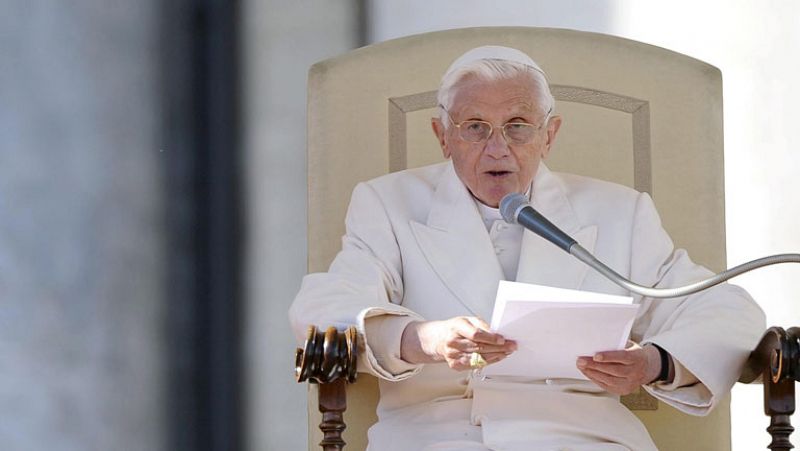 Benedicto XVI asegura que Jesús nació de una virgen y en el portal no estaban el buey y el asno