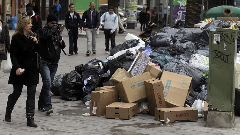 Principio de acuerdo en la huelga de recogida de basuras en Jerez que dura 20 días