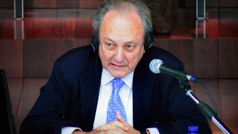 El ex director de Marina Mercante llevo el Prestige "lejos de la costa" por el peligro de hundimiento