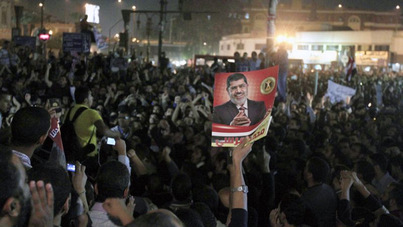 Mursi decreta que sus resoluciones son "inapelables" ante la justicia