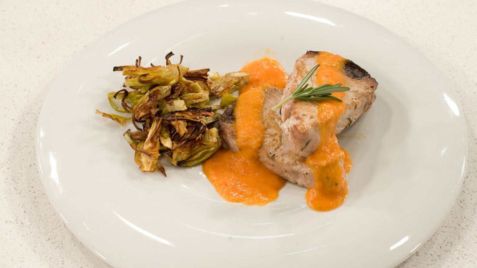 Saber cocinar - Bonito plancha con crujientes de alcachofas