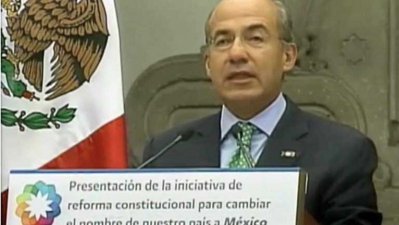 Calderón propone cambiar el nombre oficial al país: De 'Estados Unidos mexicanos' a 'México'