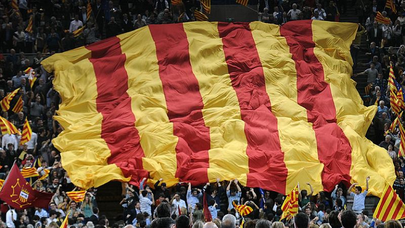 Los catalanes acuden a las urnas con el debate sobre la independencia de fondo