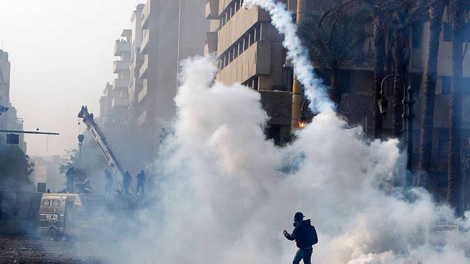 El presidente egipcio asegura que su decreto es temporal e insta al diálogo - Informativo 24h | Ver