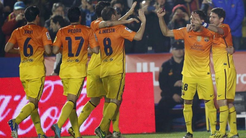 Messi e Iniesta hacen al Barça más líder a costa del Levante