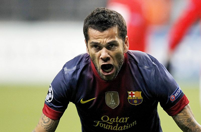 Dani Alves estará de 15 a 20 días de baja por una elongación en el bíceps femoral