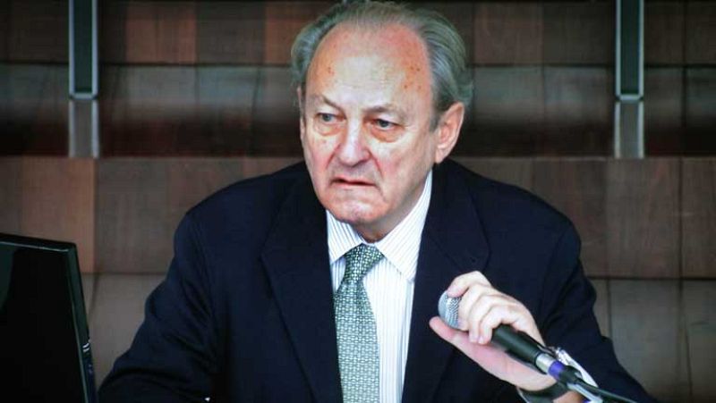 El exdirector de la Marina culpa a la empresa de rescate del rumbo errático del 'Prestige'