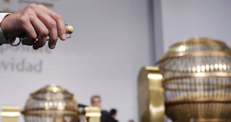 Cada español gasta 54 euros de media en comprar lotería de Navidad por internet, según un estudio