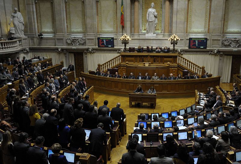 Portugal aprueba los presupuestos de 2013 con nuevos impuestos y más recortes
