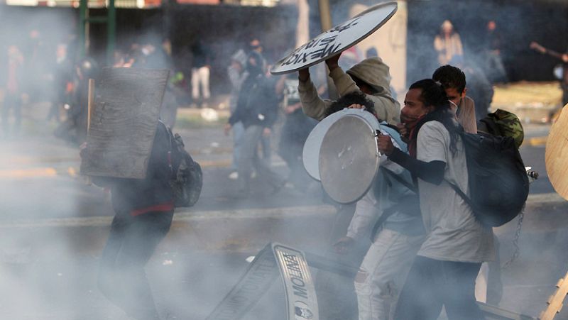 Al menos 100 heridos y 92 detenidos en México por las protestas contra Peña Nieto