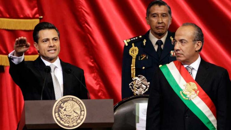 Enrique Peña Nieto toma posesión como jefe de Estado de México