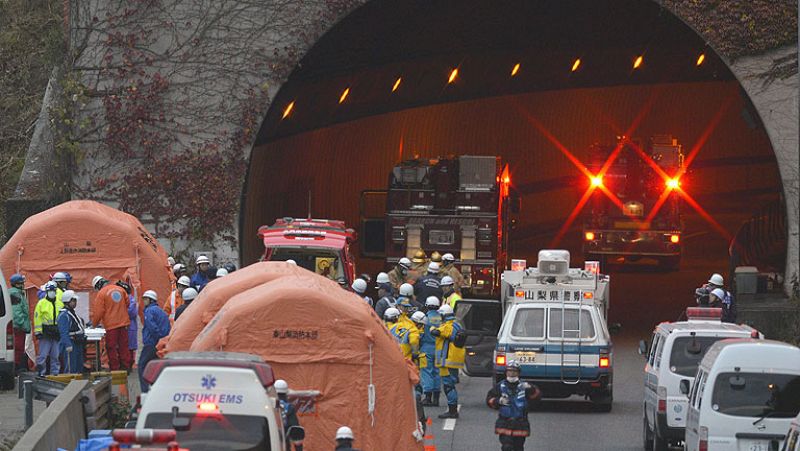 Al menos cuatro muertos y varios atrapados por desplome de un túnel en Japón