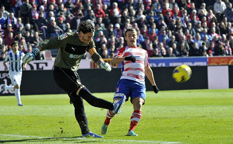 El Espanyol arranca un punto en Los Cármenes en el debut de Aguirre