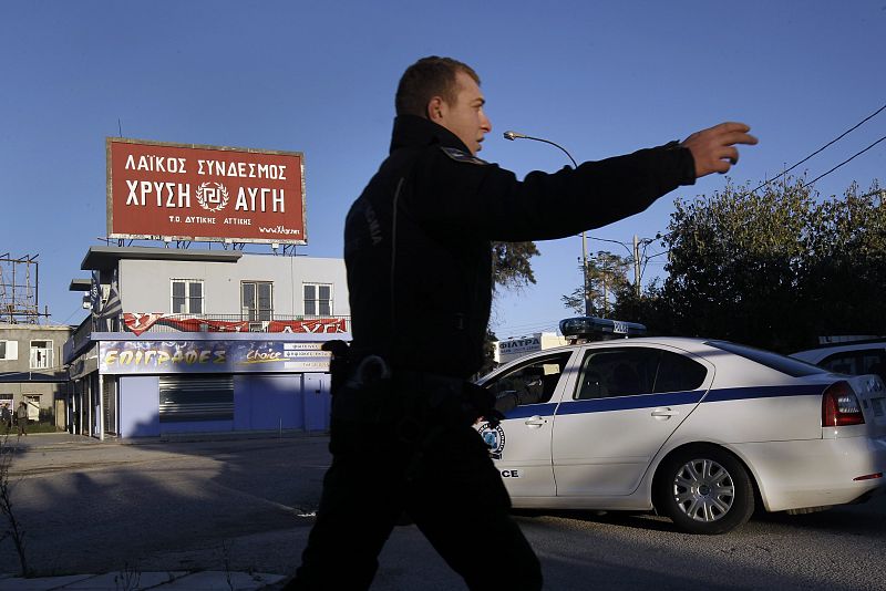 Estalla una bomba en una sede del partido neonazi griego Amanecer Dorado