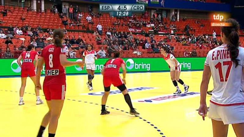 Mangué sitúa a España muy cerca de la segunda ronda del Europeo de balonmano femenino