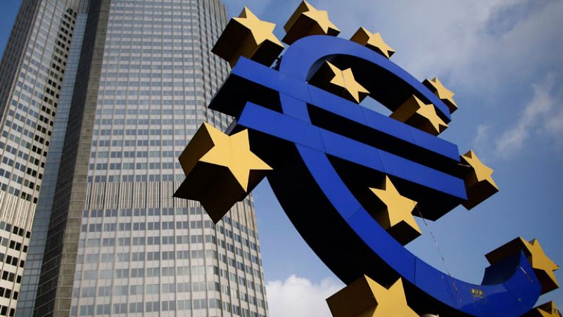 El BCE prestará a los bancos lo que necesiten hasta julio de 2013 y mantiene los tipos en 0,75%