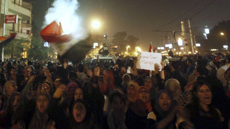 Morsi llama a la oposición a un diálogo nacional tras los graves disturbios en Egipto