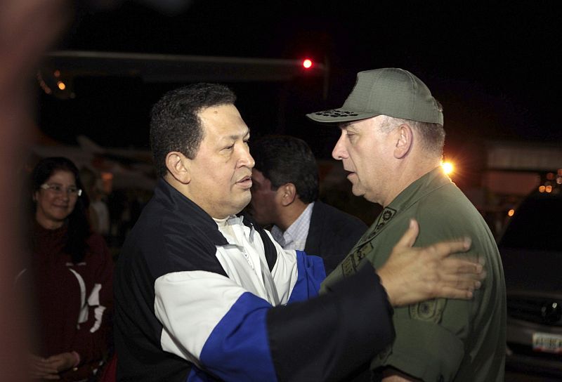 Chávez regresa a Venezuela tras nueve días de tratamiento en Cuba