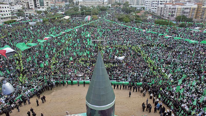 Hamás celebra su 25 aniversario con un baño de multitudes en Gaza