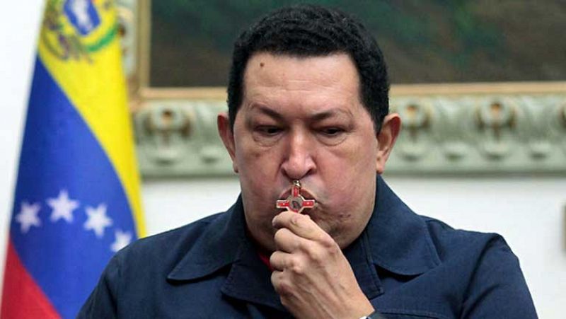 Hugo Chávez designa a Maduro como sucesor en caso de que le "ocurriera algo que le inhabilite"