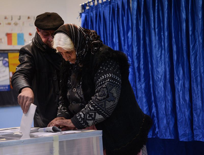 Las legislativas rumanas transcurren en calma y con escasa participación