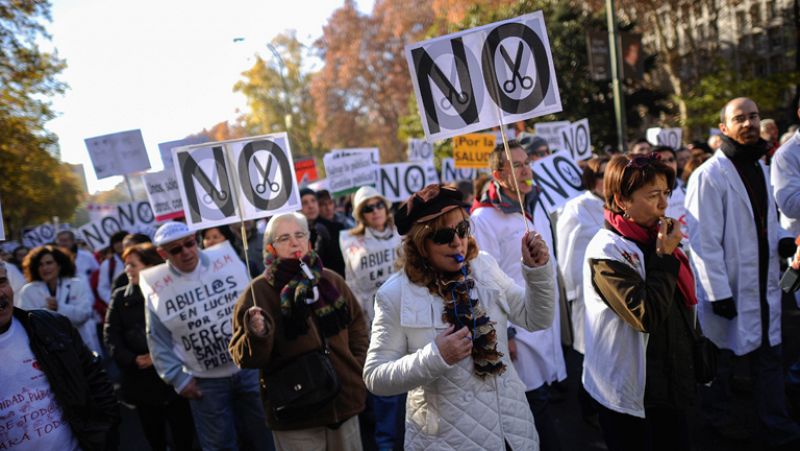 La marea blanca contra la privatización y los recortes en la sanidad pública inunda Madrid