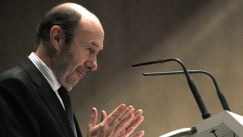 Rubalcaba promete primarias cerca de las elecciones; Chacón alerta: no hay tiempo