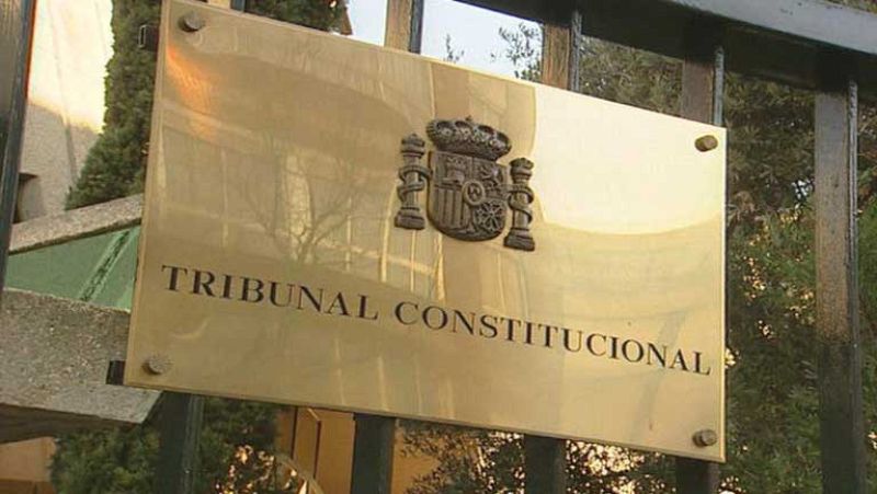 El Constitucional paraliza el abono de la paga 'extra' de Navidad a los funcionarios vascos