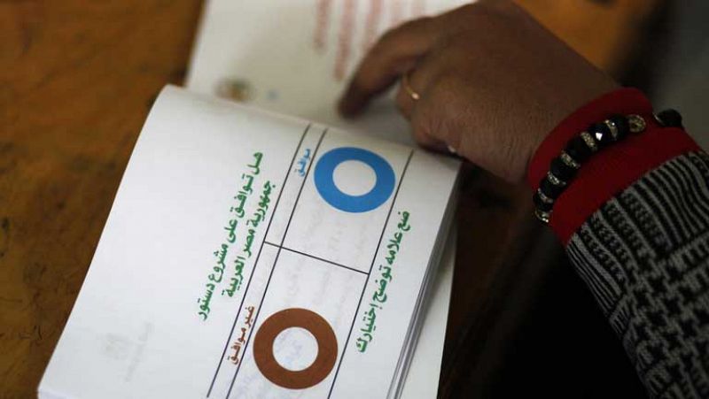 El principal grupo de la oposición denuncia irregularidades en el referéndum egipcio