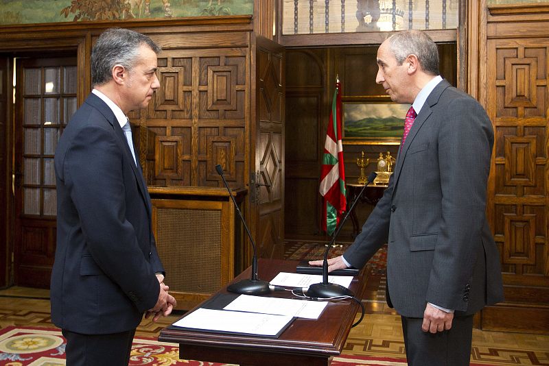El Gobierno Vasco toma posesión con guiños al acuerdo para afrontar la crisis