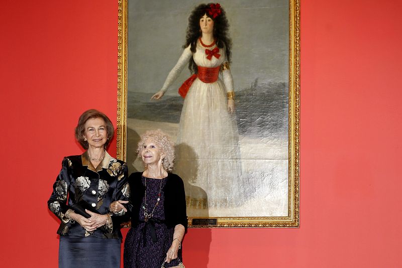La reina visita la muestra que exhibe el patrimonio artístico de la Casa de Alba