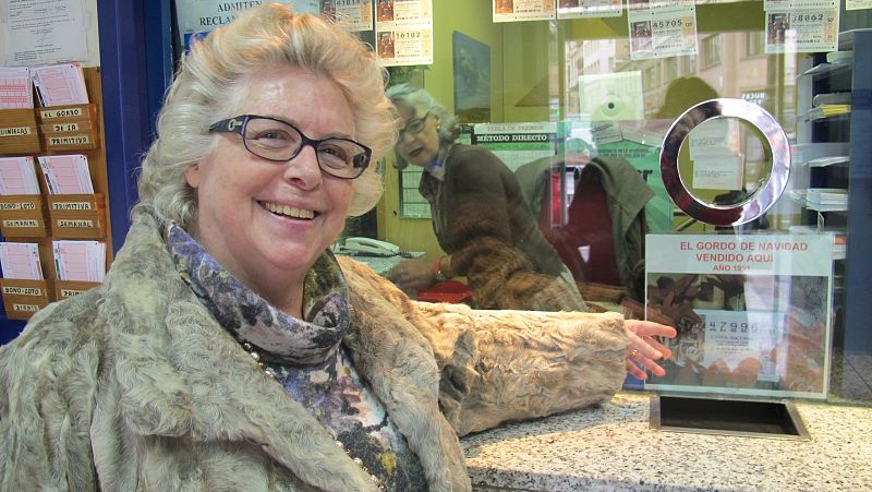 La lotera de 'La Pajarita': "Por la crisis se comparte más Lotería de Navidad y se gasta menos"